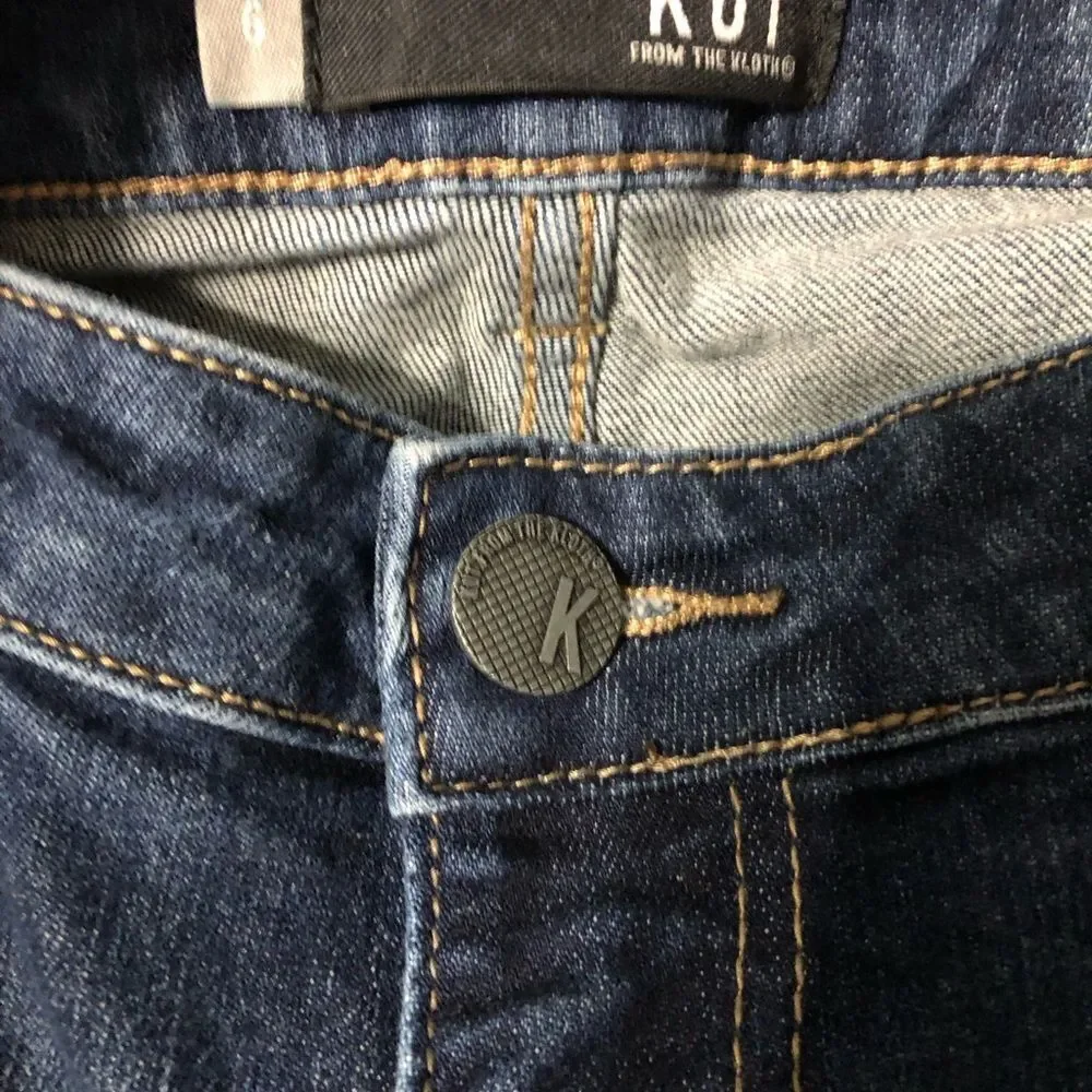 Kut from the Kloth‎ women's size 6 straight leg medium to dark wash